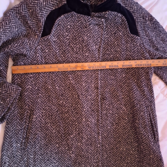 Women's Herringbone Tweed Coat - Black and Gray - Picture 8 of 13